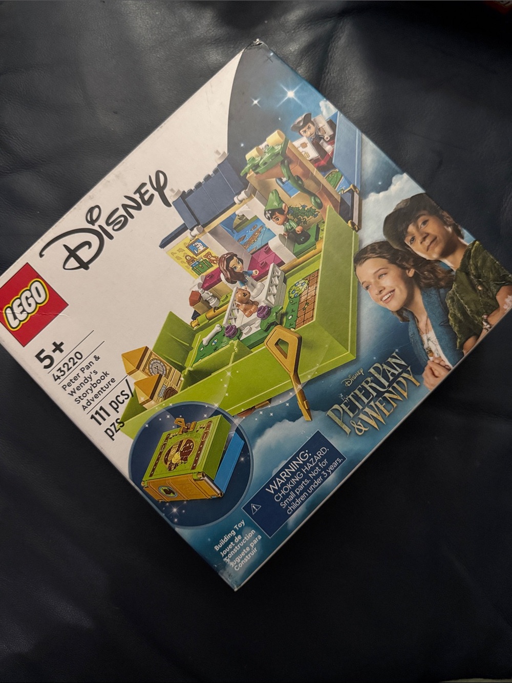 NIB Disney LEGO Peter Pan & Wendy Storybook Playset - Green, Blue, Yellow